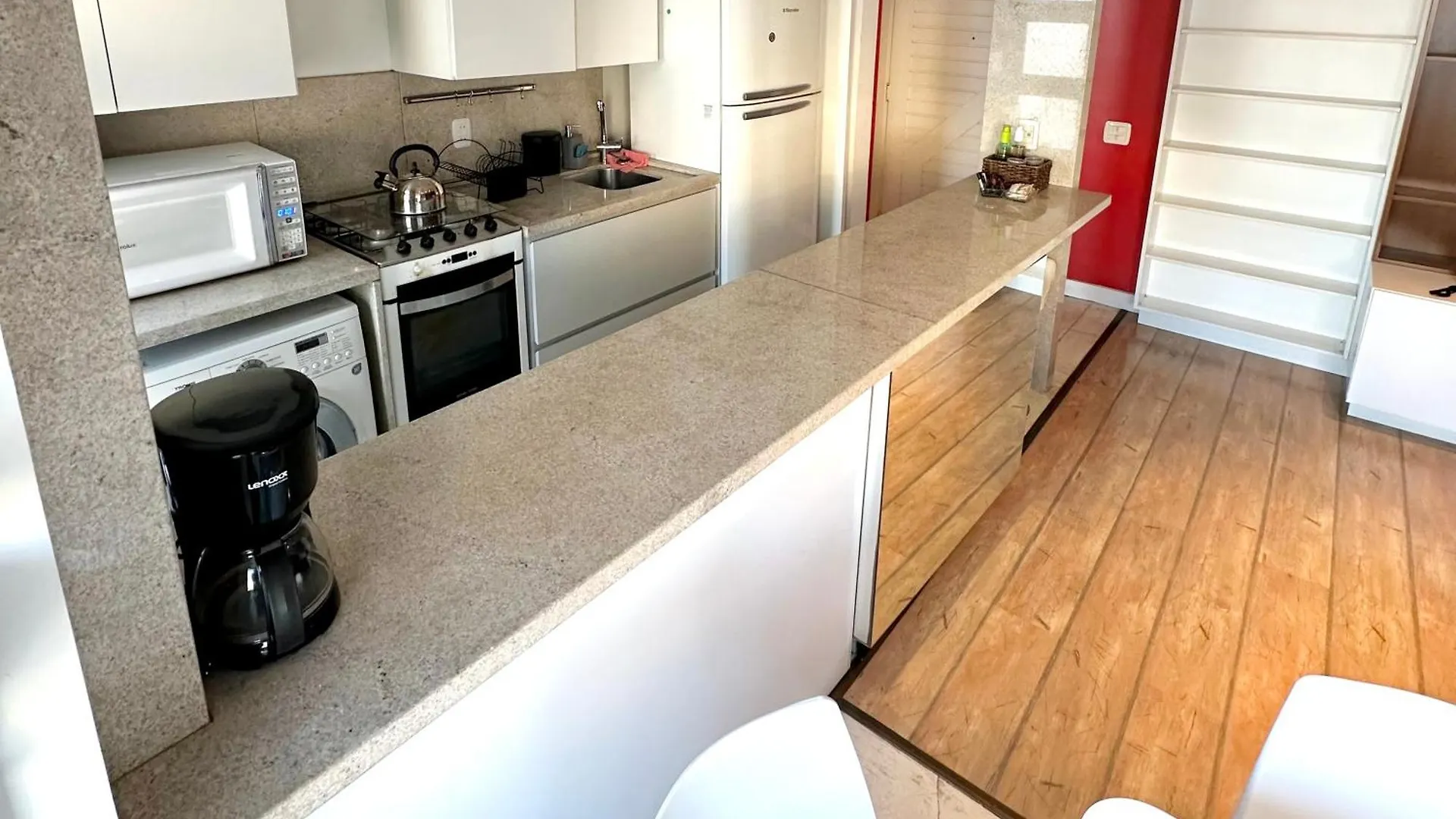 Flat Bem Localizado, Espacoso E Infraestrutura Completa Porto Alegre